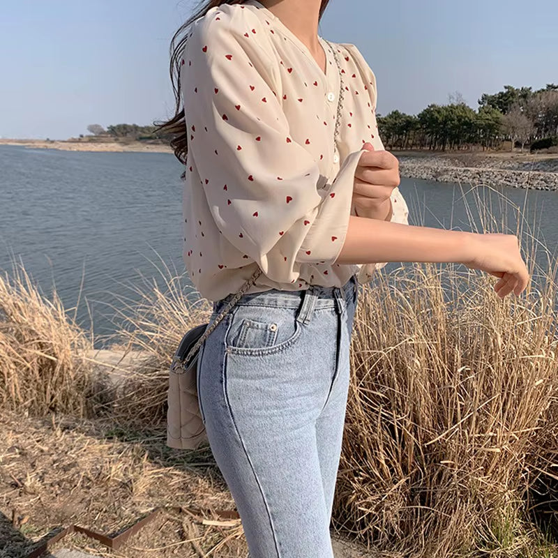 Spring and Autumn Fashion V-Neck Love Print Shirt Sweet Fashion Long Sleeve Loose Petal Sleeve Blouse