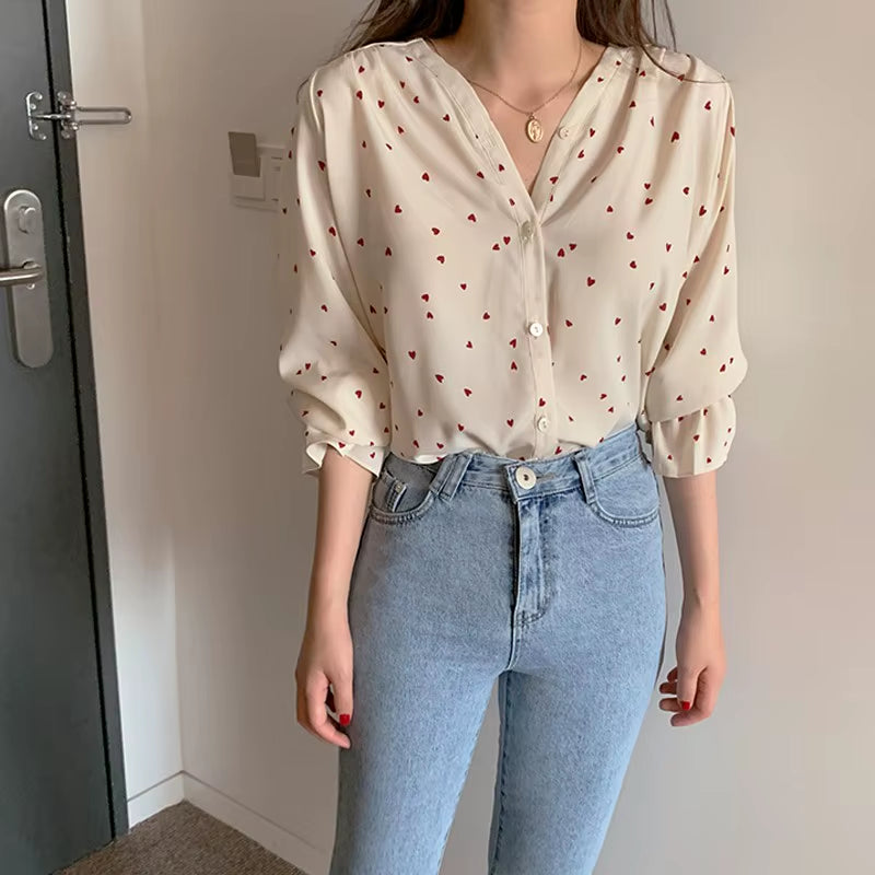 Spring and Autumn Fashion V-Neck Love Print Shirt Sweet Fashion Long Sleeve Loose Petal Sleeve Blouse
